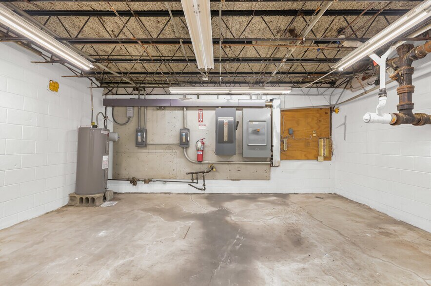 More Photos Of 6704-6720 N Ridge Rd, Madison General Retail For Sale