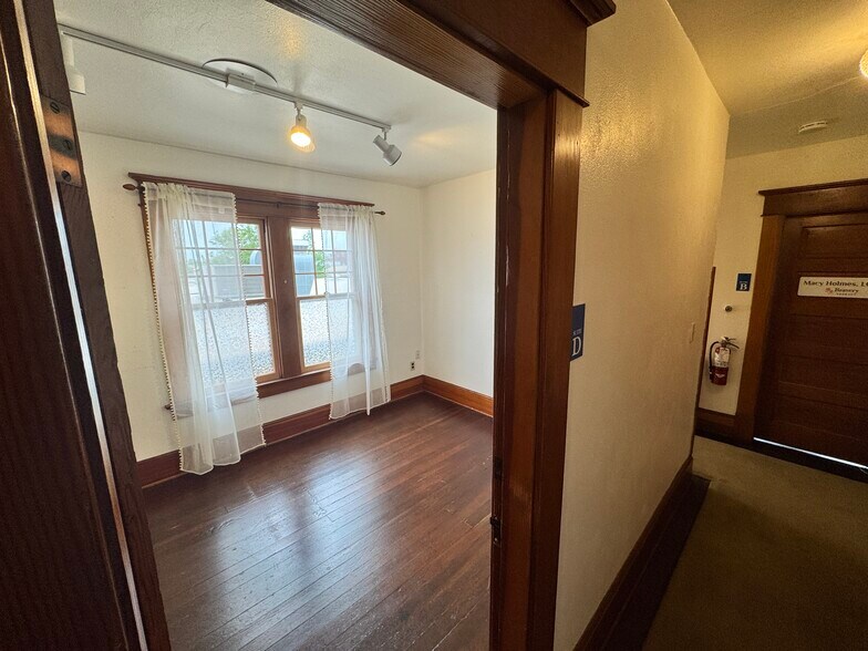 More Photos Of 518 SW 3rd St, Corvallis Office For Sale