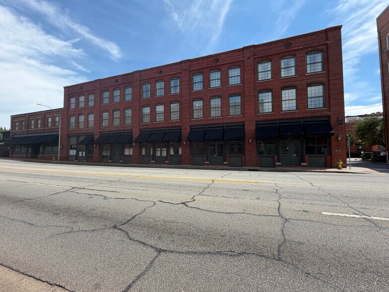Primary Photo Of 100-110 W 2nd Ave, Rome Hotel For Lease