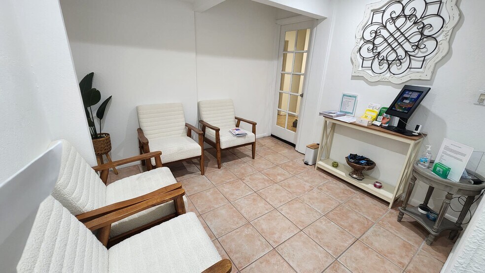 More Photos Of 7800 W Oakland Park Blvd, Sunrise Medical For Sale