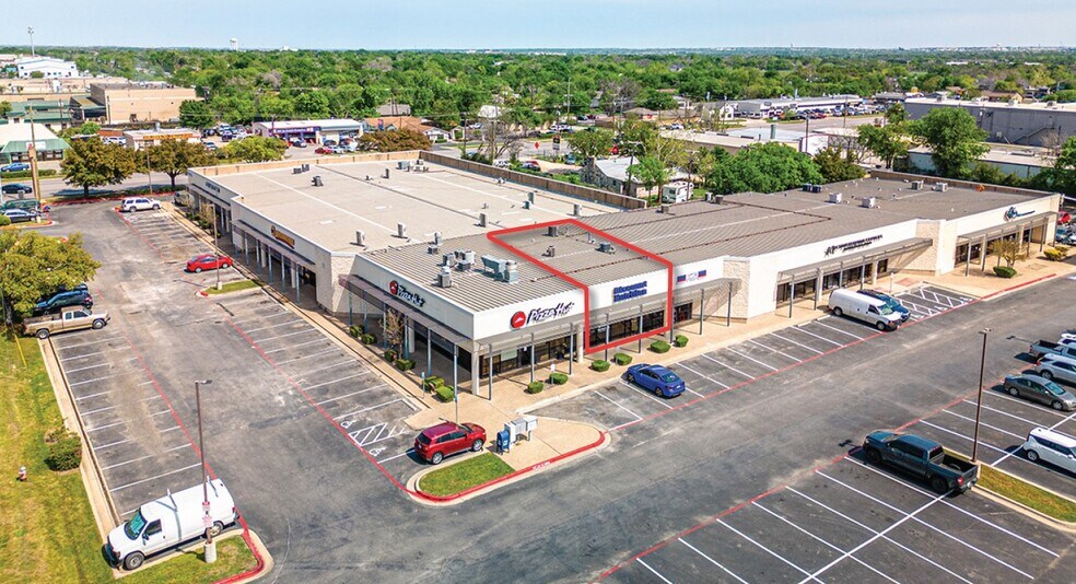 More Photos Of 2000 N Mays St, Round Rock Freestanding For Lease