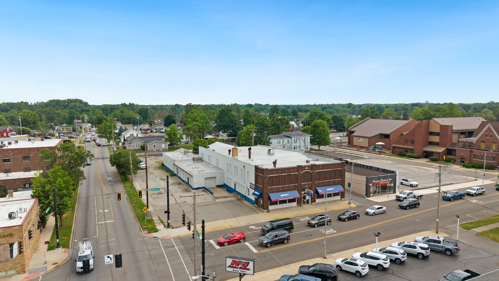 More Photos Of 314 E Market St, Warsaw Showroom For Sale
