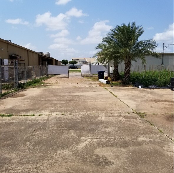 More Photos Of 7830 Highway 90, Sugar Land Industrial For Lease