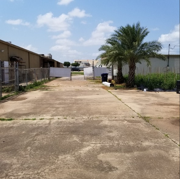 More Photos Of 7830 Highway 90A, Sugar Land Warehouse For Lease