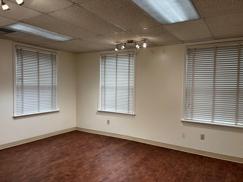 More Photos Of 8505 Delmar Blvd, University City Office For Lease