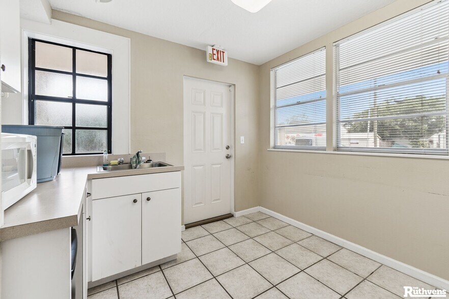 More Photos Of 114 Palmola St, Lakeland Office Residential For Lease