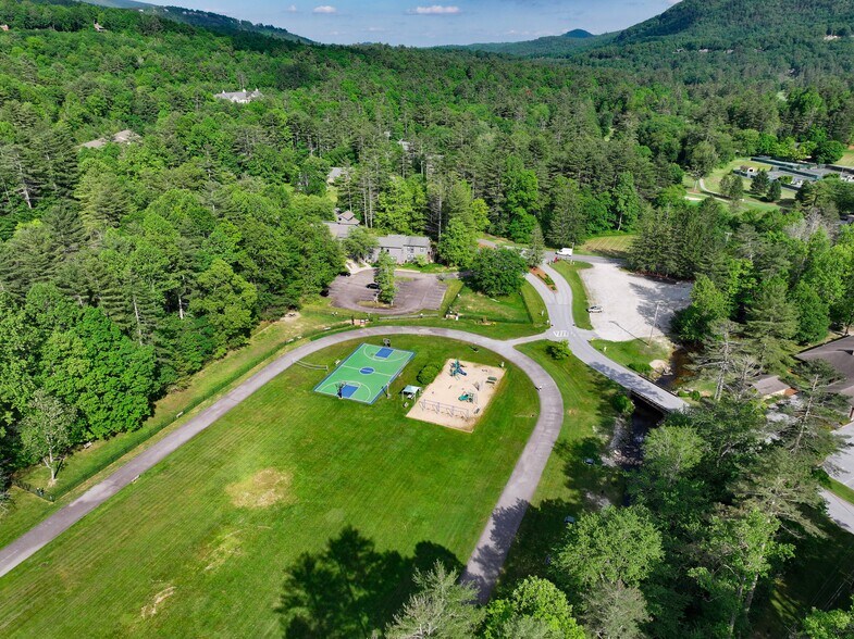 More Photos Of 70 Sapphire Valley Rd, Sapphire Apartments For Sale