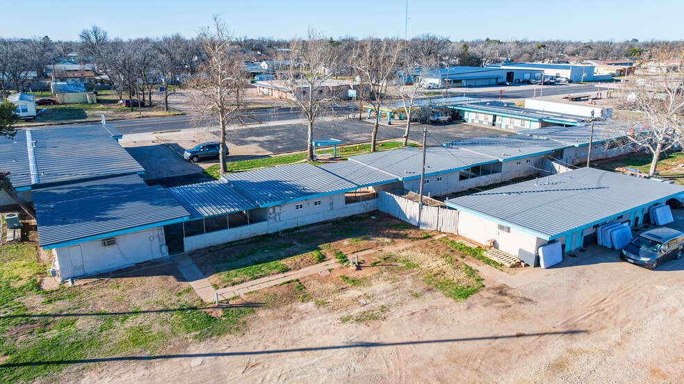 More Photos Of 1100 Main St, Knox City Hotel For Sale