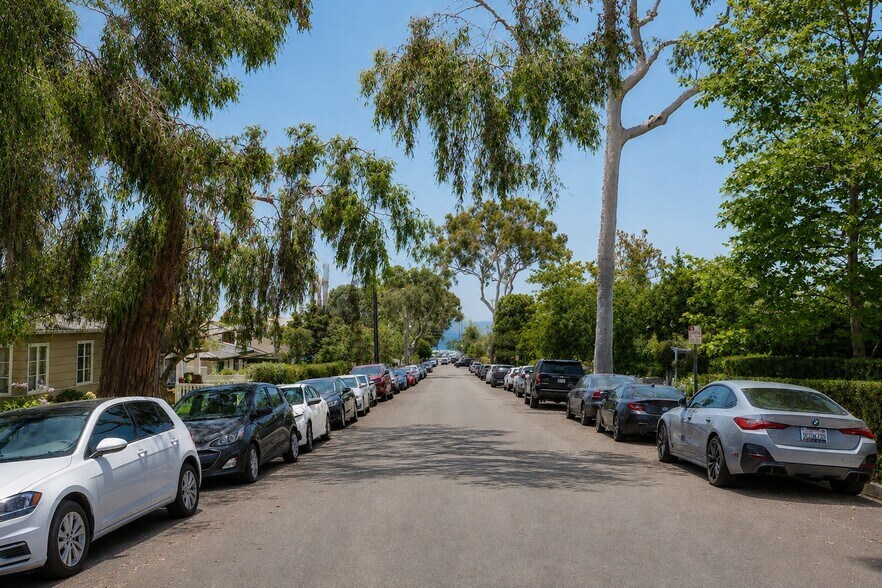 More Photos Of 375 Aster St, Laguna Beach Apartments For Sale