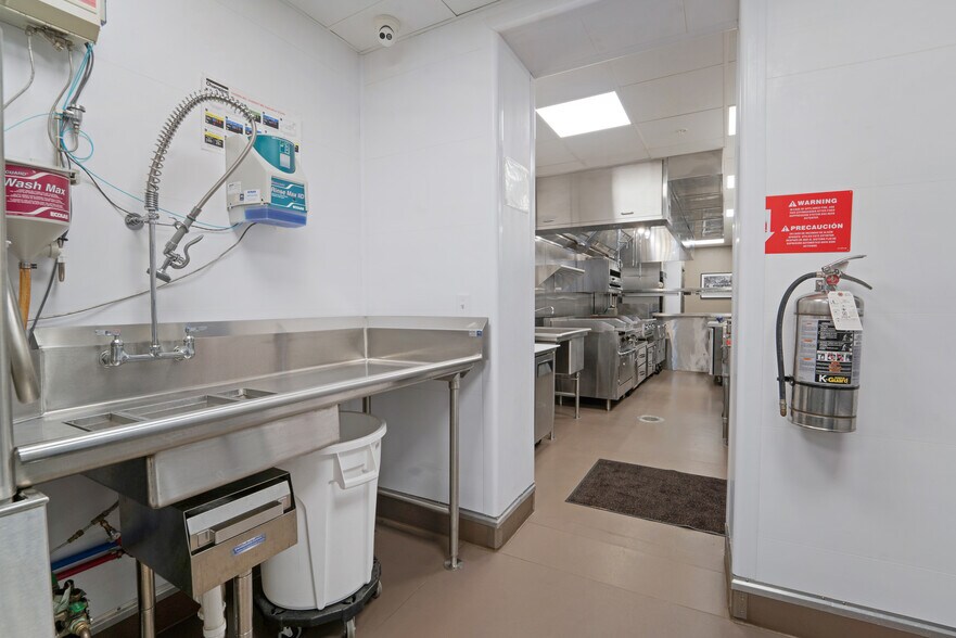 More Photos Of 30 N Main St, Fond Du Lac Restaurant For Sale