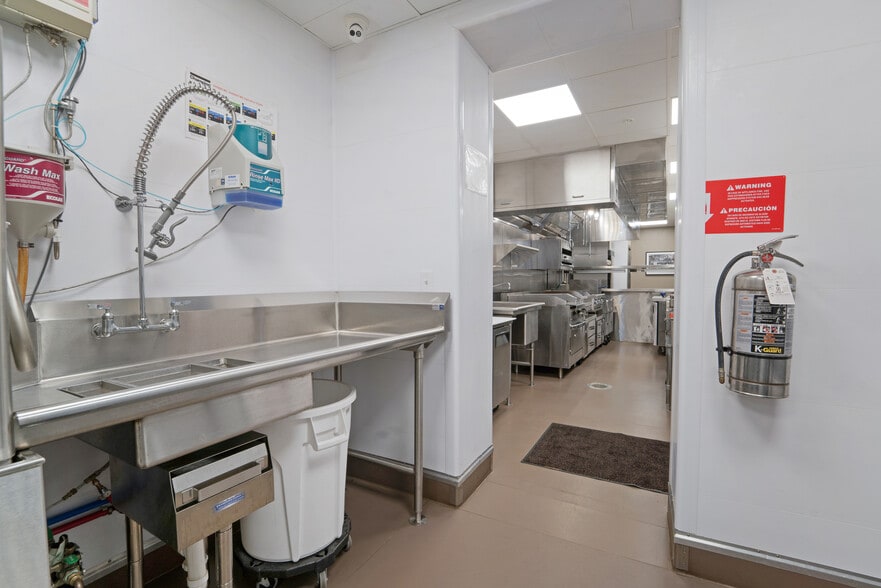 More Photos Of 30 N Main St, Fond Du Lac Restaurant For Sale