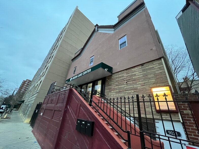 More Photos Of 9021 160th St, Jamaica Storefront Retail Office For Lease