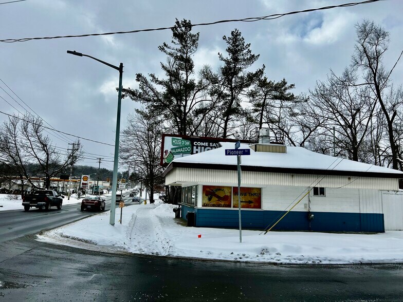 More Photos Of 1502 S Westnedge Ave, Kalamazoo Freestanding For Sale