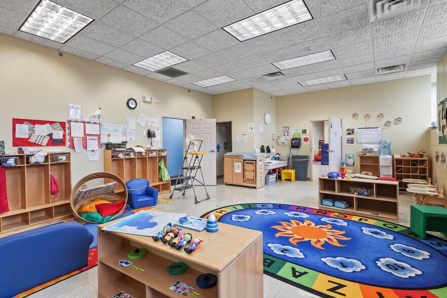 More Photos Of 1631 Main St, Niagara Falls Industrial For Sale