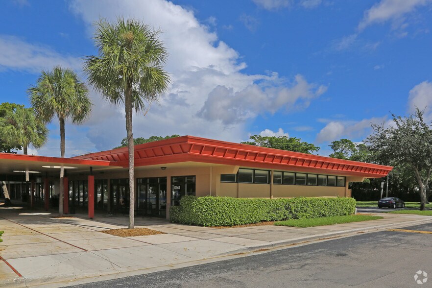 More Photos Of 13905-13975 NW 67th Ave, Miami Lakes General Retail For Lease