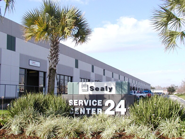 More Photos Of 150 Teal St, Saint Rose Warehouse For Lease