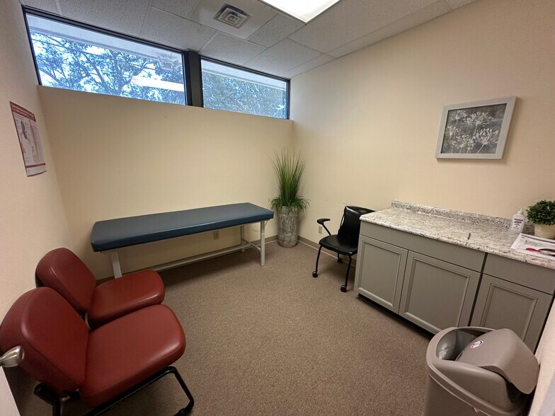 More Photos Of 3801 Bee Ridge Rd, Sarasota Storefront For Sale