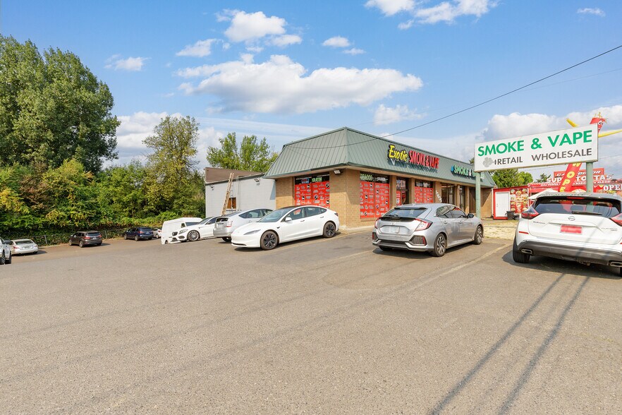 More Photos Of 17635 SE McLoughlin Blvd, Milwaukie Freestanding For Sale