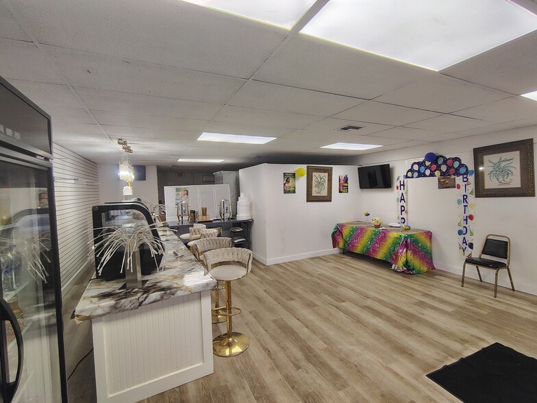 More Photos Of 808-878 East Coast Ave, Lake Worth Storefront Retail Residential For Lease