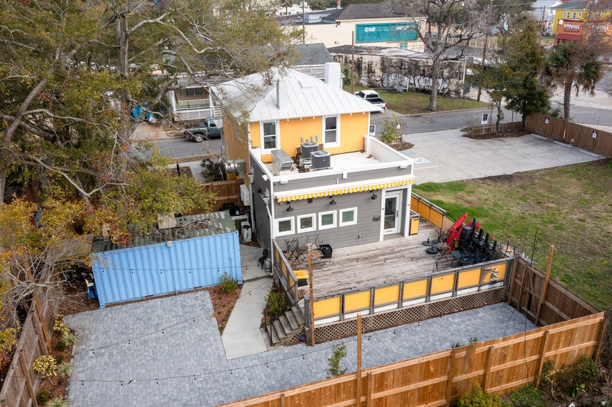 More Photos Of 9 W 43rd St, Savannah Office For Lease