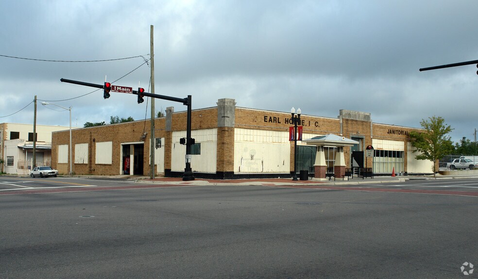 More Photos Of 1100 N Main St, Jacksonville Office For Lease