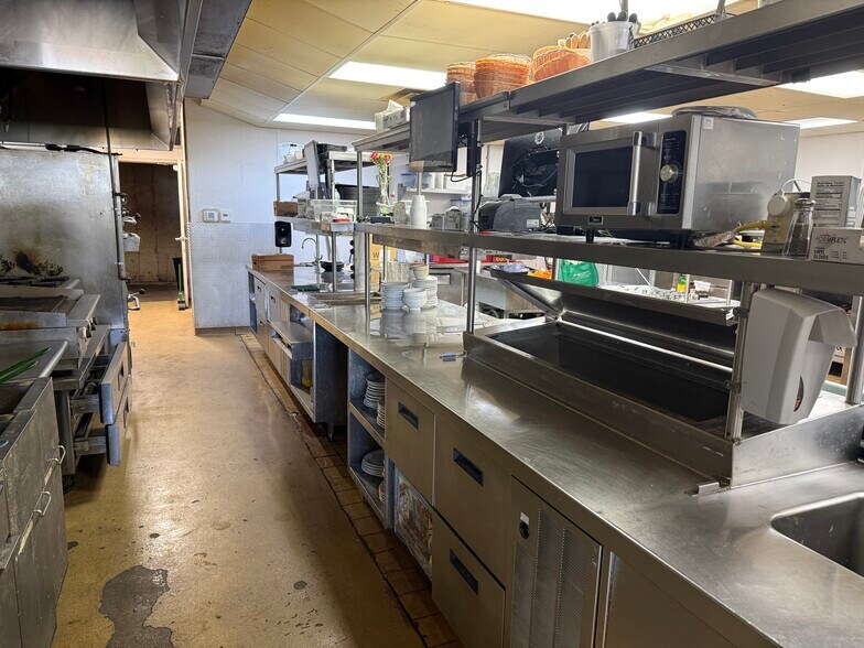 More Photos Of 1025 N Sherman Ave, Madison Freestanding For Lease