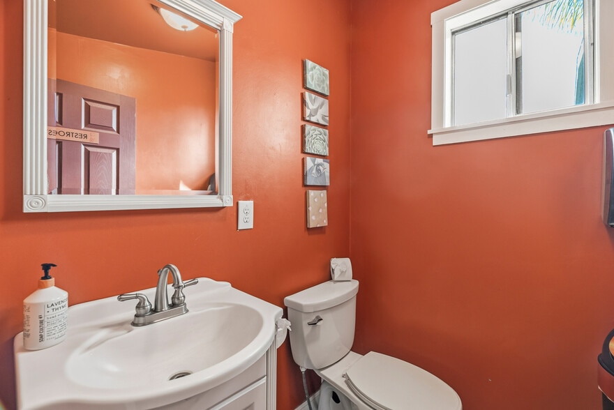 More Photos Of 5186 Gravenstein Hwy S, Sebastopol Restaurant For Sale