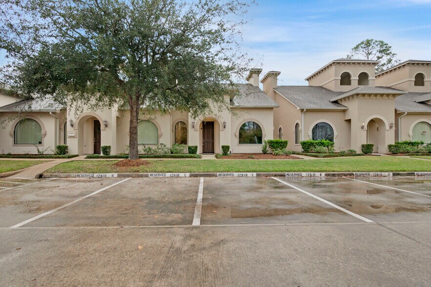 More Photos Of 12818 Willow Centre, Houston Office Residential For Sale