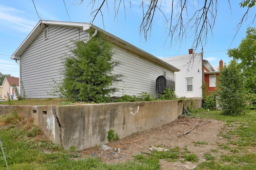 More Photos Of 9604 S Congress St, New Market Office For Sale