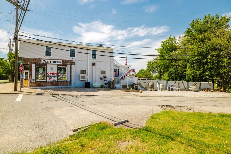 More Photos Of 1019 Main Rd, Tiverton Storefront For Sale