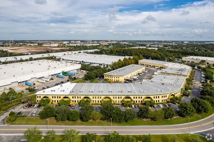 More Photos Of 6881 Kingspointe Pky, Orlando Flex For Lease