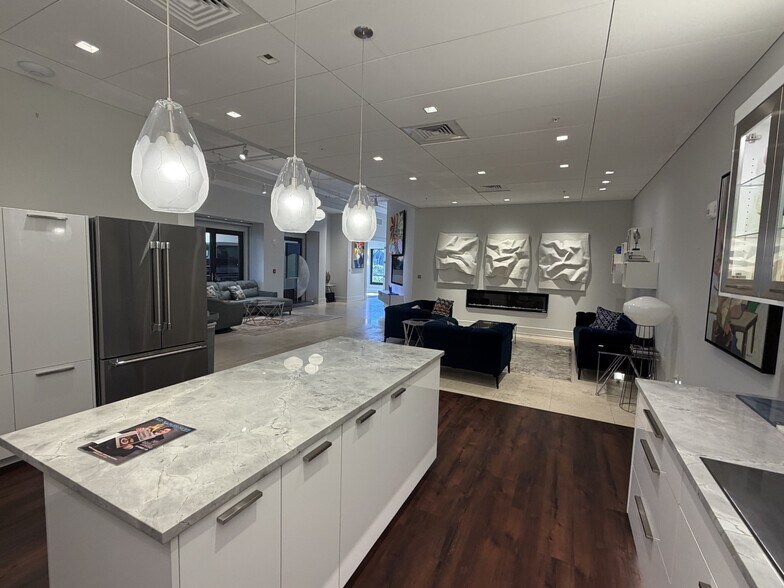 More Photos Of 633 9th St N, Naples Office For Lease