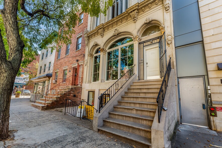 More Photos Of 251 Washington St, Jersey City Storefront Retail Residential For Sale