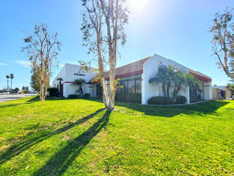 Primary Photo Of 932 W Grove Ave, Orange Warehouse For Lease