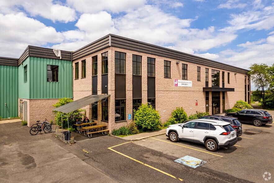 Primary Photo Of 5065-5067 Rue Ontario E, Montréal Manufacturing For Lease