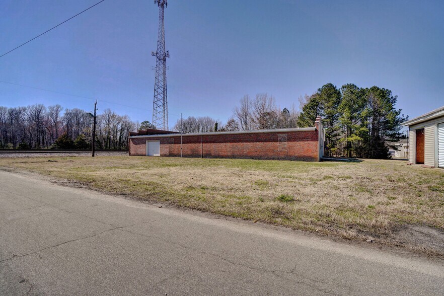 More Photos Of 300 Wilson Ave, Wakefield Sussex Self Storage For Lease