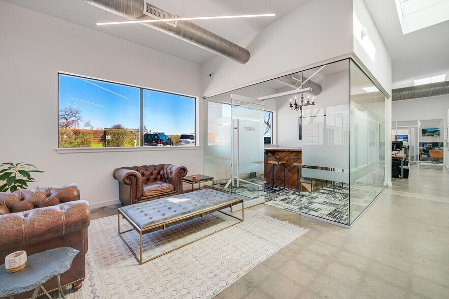 More Photos Of 5323 Levander Loop, Austin Office For Lease