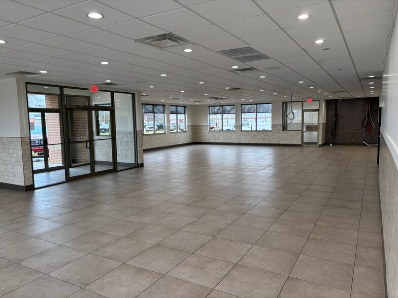 More Photos Of 1302 N 24th St, Clear Lake Fast Food For Lease