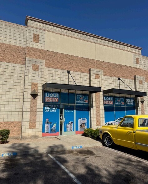 More Photos Of 875 N McQueen Rd, Gilbert Showroom For Lease