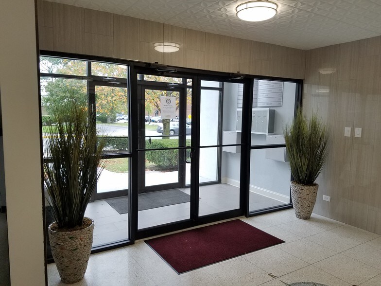 More Photos Of 7300 N Cicero Ave, Lincolnwood Loft Creative Space For Lease