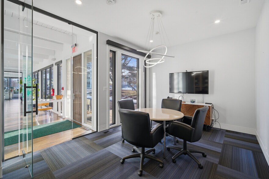 More Photos Of 836 Skokie Blvd, Northbrook Office For Sale