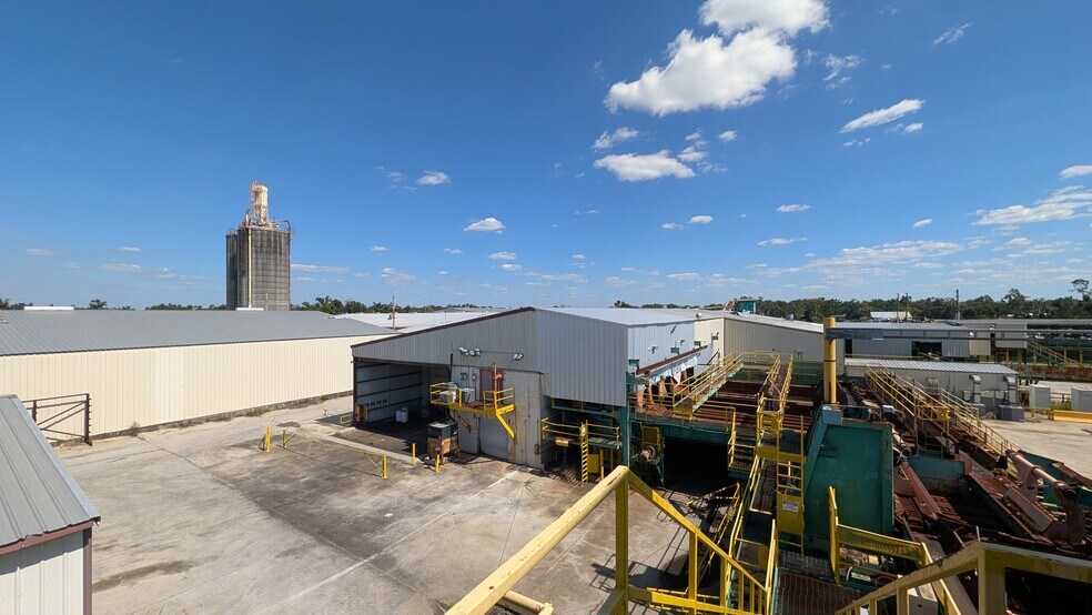 More Photos Of 1509 S Byron Butler Pky, Perry Manufacturing For Lease