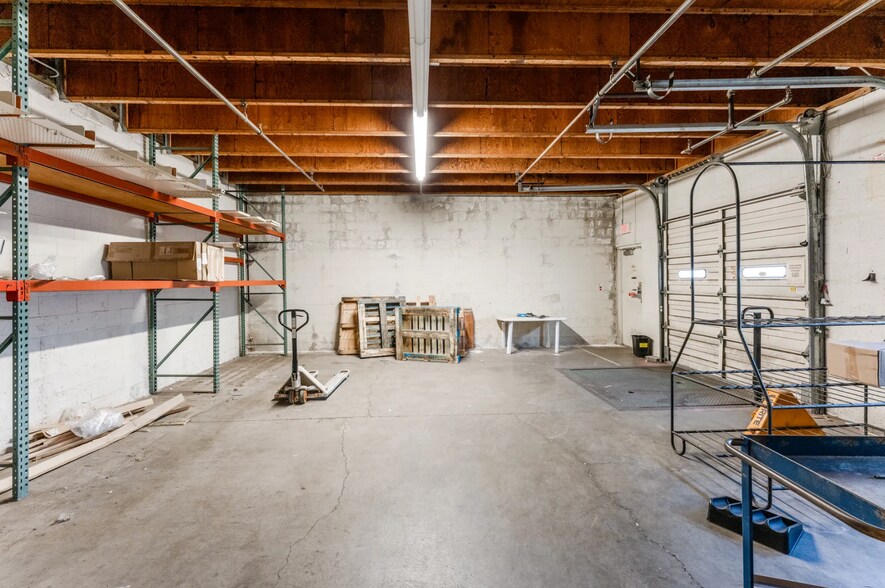 More Photos Of 4500 Commercial St SE, Salem Freestanding For Lease