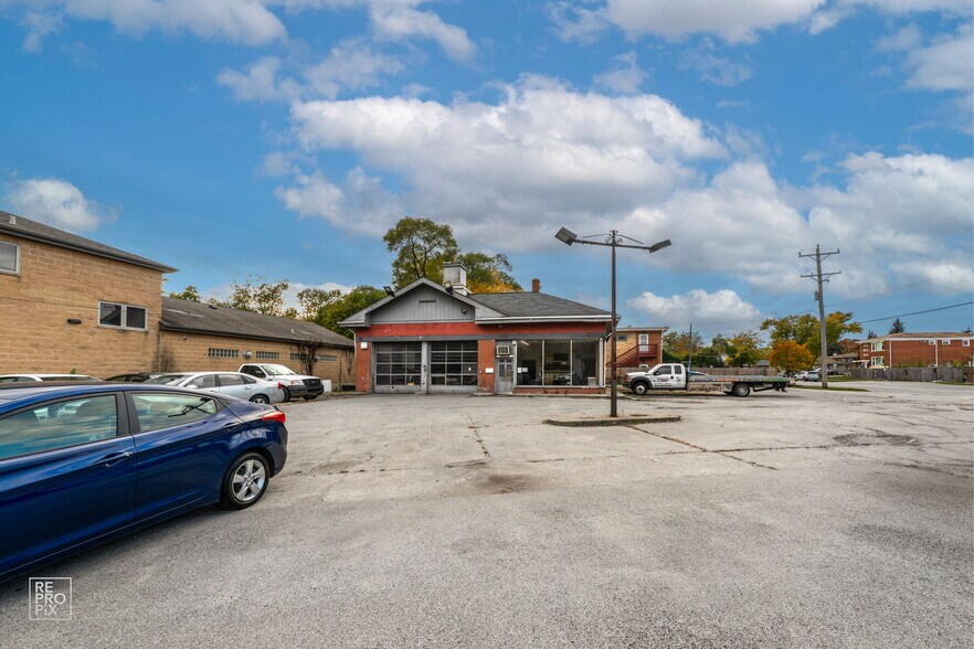 More Photos Of 2010 S River Rd, Des Plaines Auto Dealership For Lease