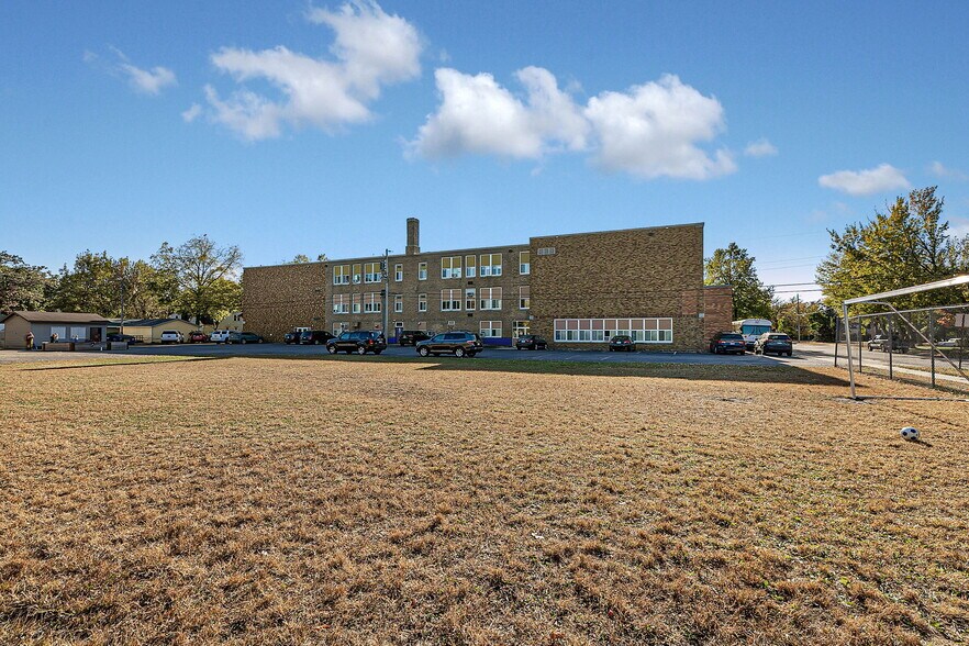 More Photos Of 430 3rd Ave NE, Saint Cloud Specialty For Sale