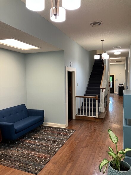 More Photos Of 611 W 14th St, Austin Office For Lease