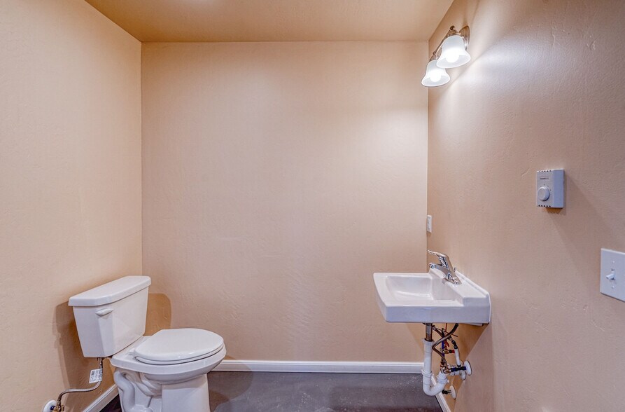 More Photos Of 176 Hill Rd, Bigfork Light Manufacturing For Sale