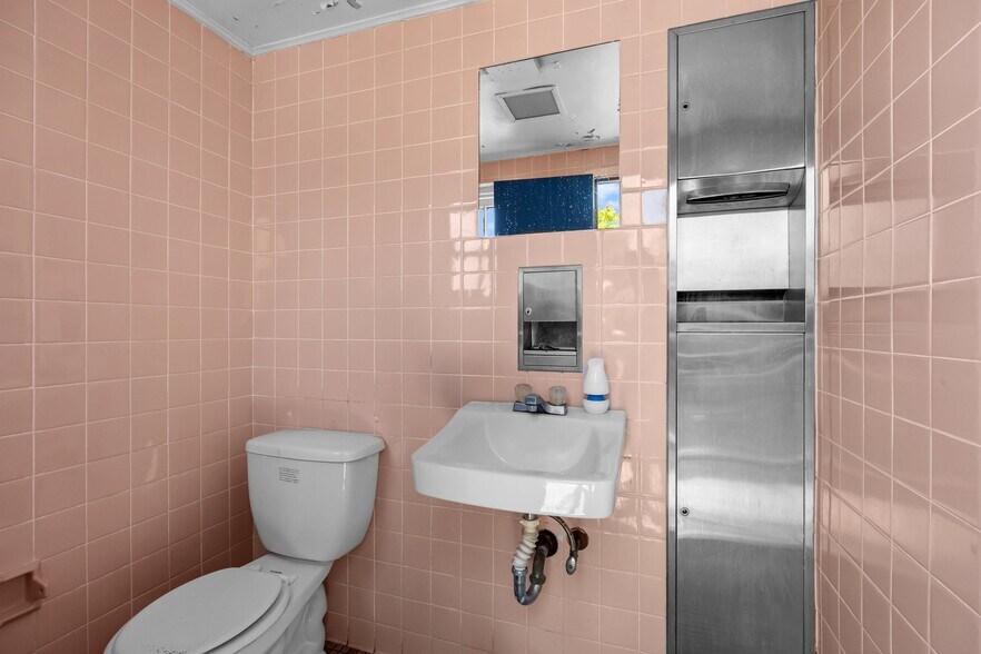 More Photos Of 2304 Huntingdon Pike, Huntingdon Valley Auto Repair For Sale