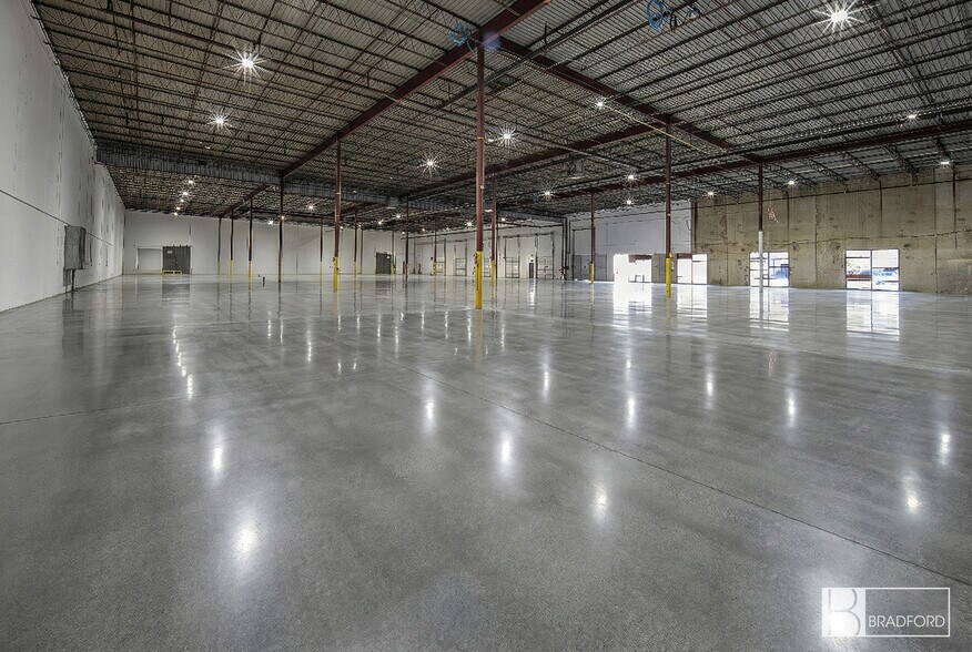 More Photos Of 8330 Endicott Ln, Dallas Warehouse For Lease