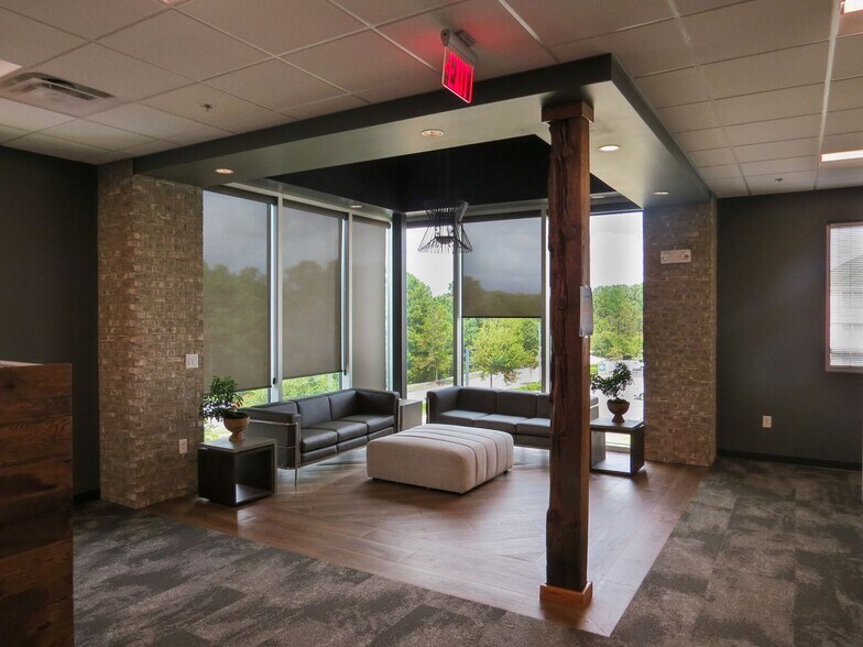 More Photos Of 6740 Rock Spring Rd, Wilmington Office For Lease